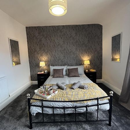 Modernised Central Wigan Townhouse Sleeps Up To 6 エクステリア 写真