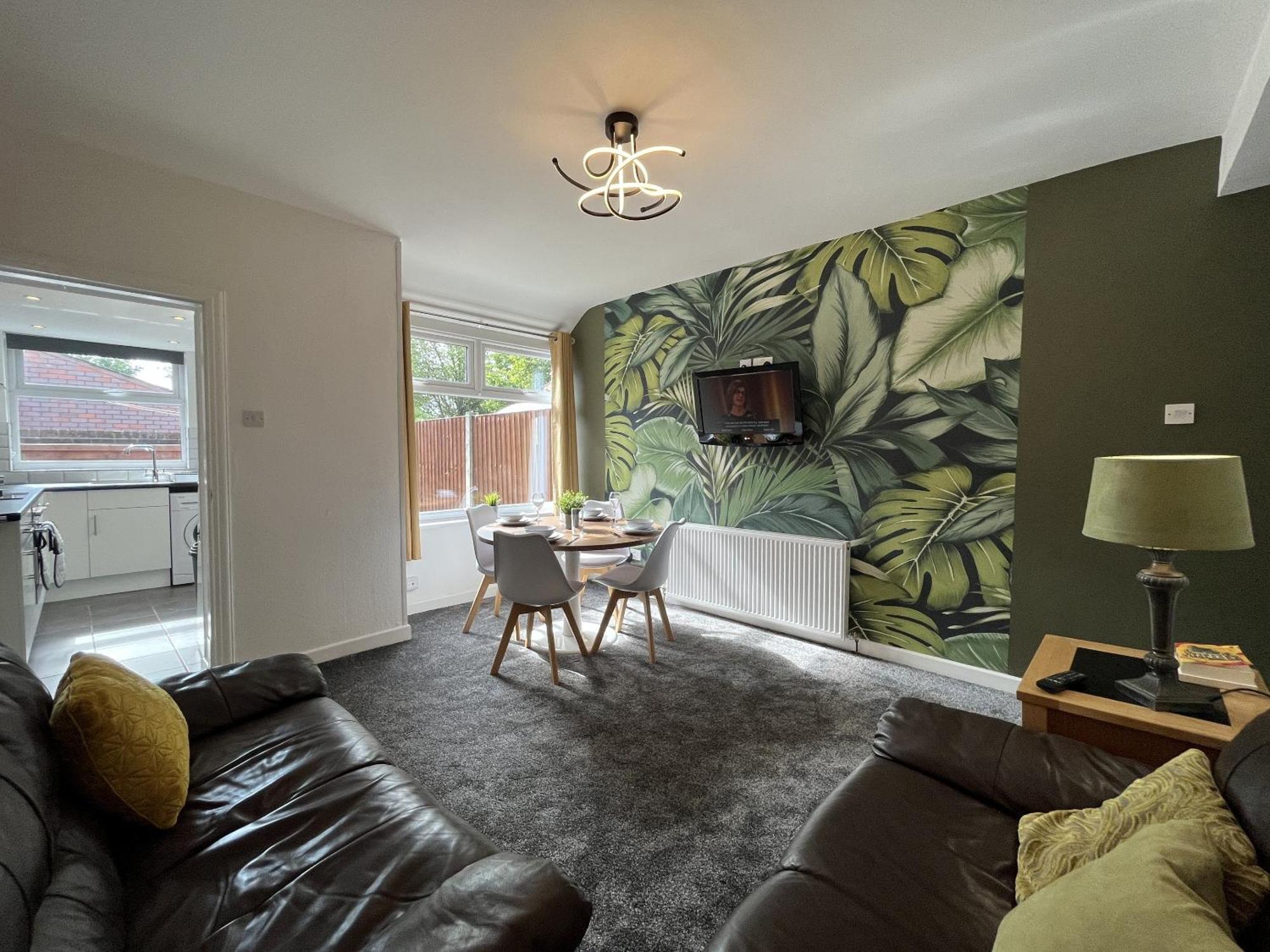 Modernised Central Wigan Townhouse Sleeps Up To 6 エクステリア 写真
