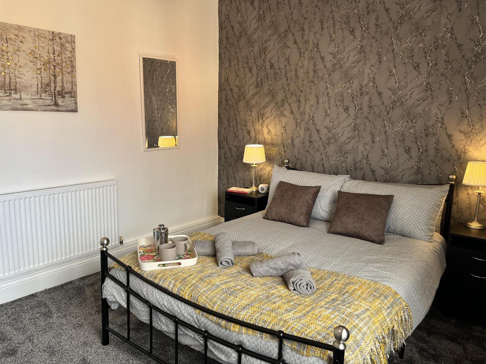 Modernised Central Wigan Townhouse Sleeps Up To 6 エクステリア 写真