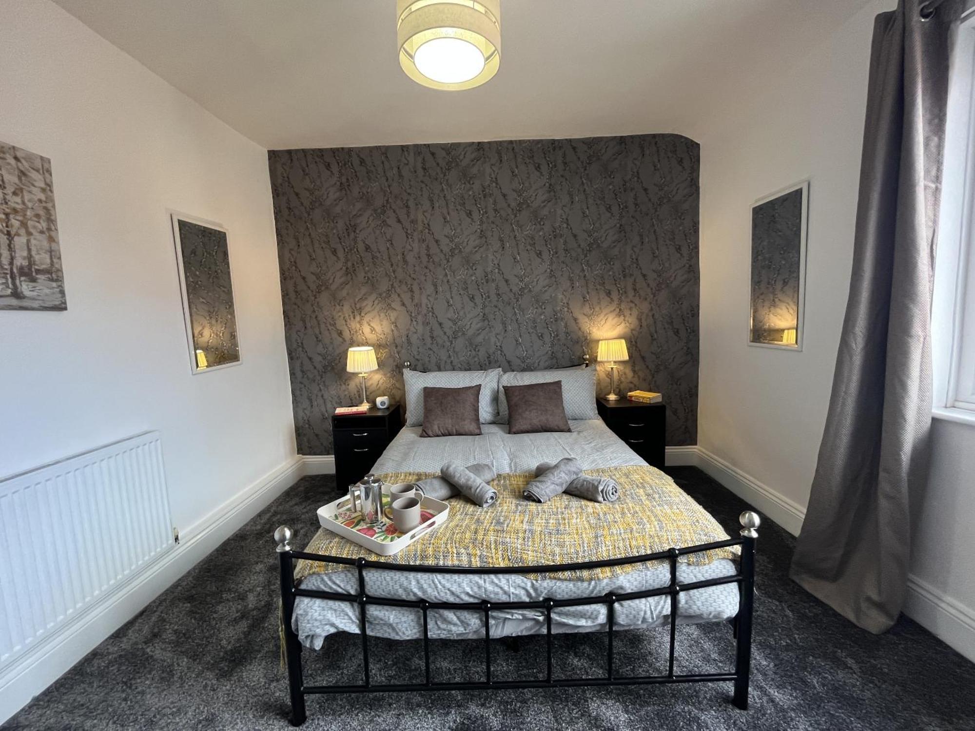 Modernised Central Wigan Townhouse Sleeps Up To 6 エクステリア 写真