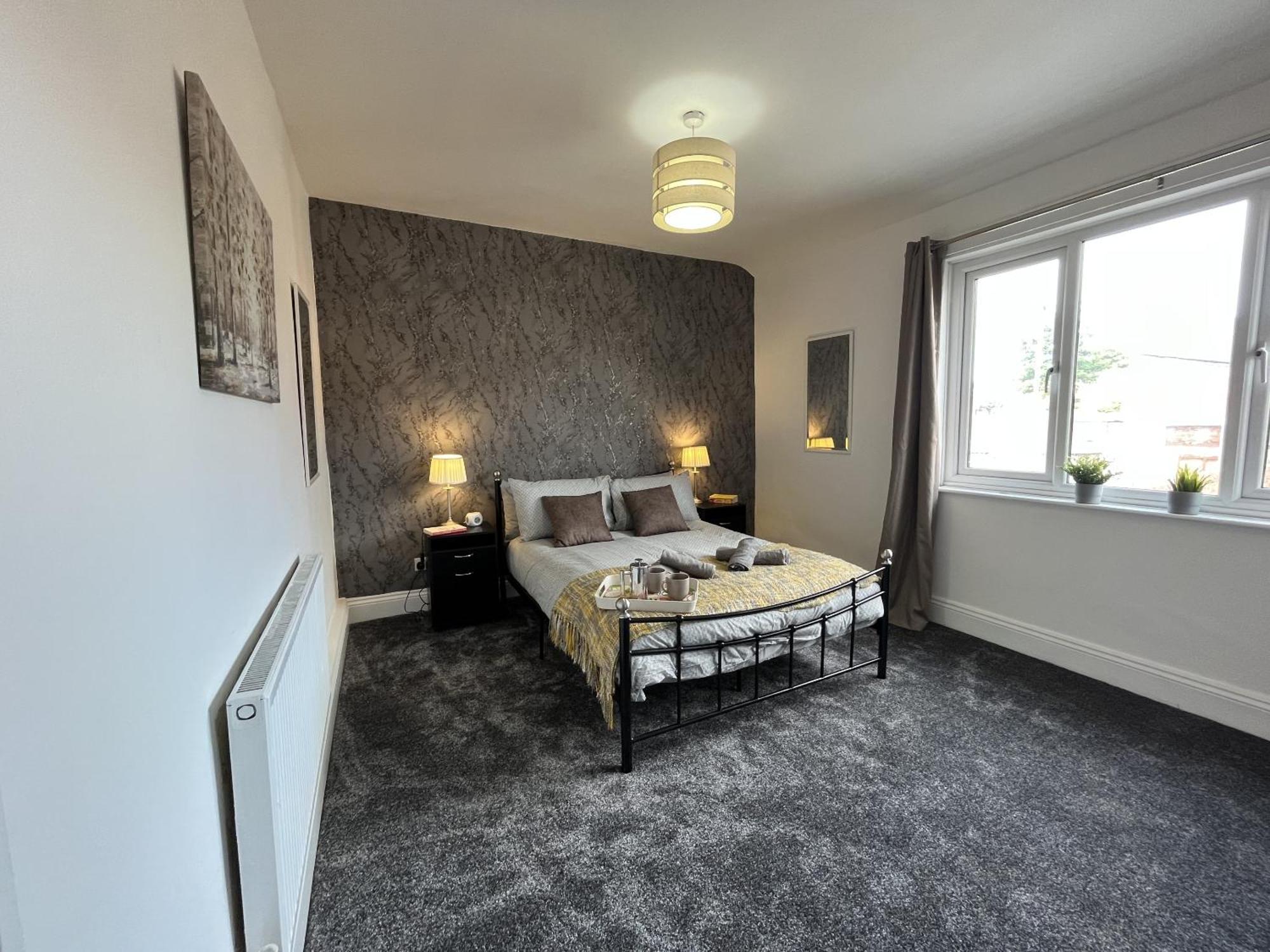 Modernised Central Wigan Townhouse Sleeps Up To 6 エクステリア 写真